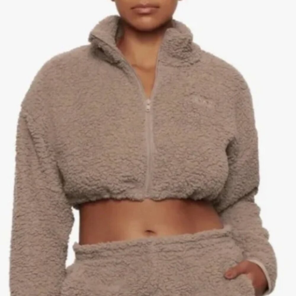 SKIMS Teddy Cropped Jacket in Taupe
